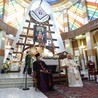 Franciszek w katedrze Matki Bożej Zbawienia obrządku syrokatolickiego w Bagdadzie