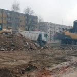 Wyburzanie hali kongresowej w Radomiu