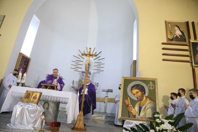 Poświęcenie witraży, drogi krzyżowej i obrazu św. Józefa