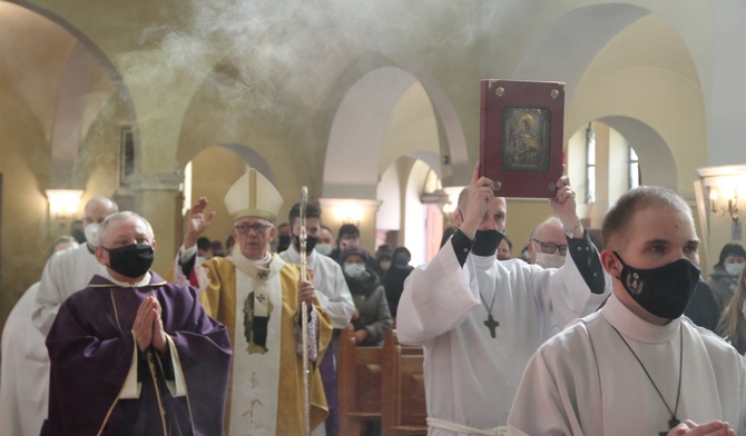 Katowice-Józefowiec. Abp Skworc z wizytą w kościele jubileuszowym 