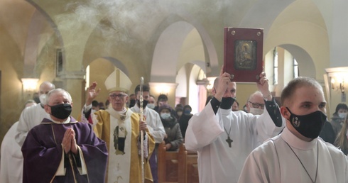 Katowice-Józefowiec. Abp Skworc z wizytą w kościele jubileuszowym 