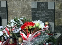 Grób ppor. Bolesława Odrowąża-Szukiewicza "Bystrzca" na cmentarzu w Opocznie.
