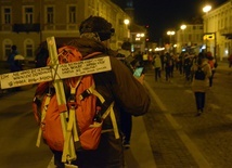 Zapisy odbywają się poprzez stronę internetową: www.edk.org.pl.