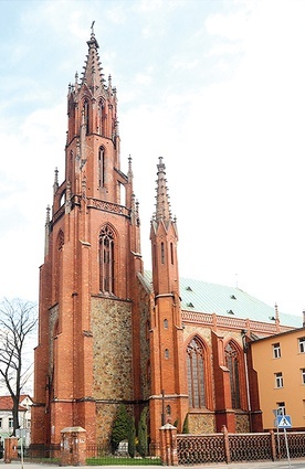 ◄	Kościół parafialny pw. Trójcy Świętej w Lubaniu, gdzie organizacja ma siedzibę.