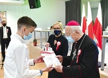 Nagrody w Muzeum Ziemi Lubuskiej w Zielonej Górze wręczył bp Paweł Socha.