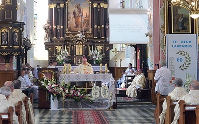 Stąd pochodzi bp Paweł Socha CM, emerytowany biskup pomocniczy diecezji zielonogórsko-gorzowskiej, który w 2018 r. obchodził w rodzinnej miejscowości 60. rocznicę święceń kapłańskich.