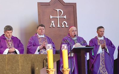 Modlitwom w Oświęcimiu przewodniczył bp Piotr Greger.
