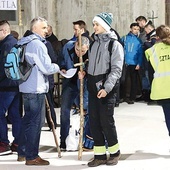 Ciepły ubiór, dobrze wyposażony plecak i własnoręcznie wykonany krzyż – to podstawowy „pakiet” uczestnika EDK.