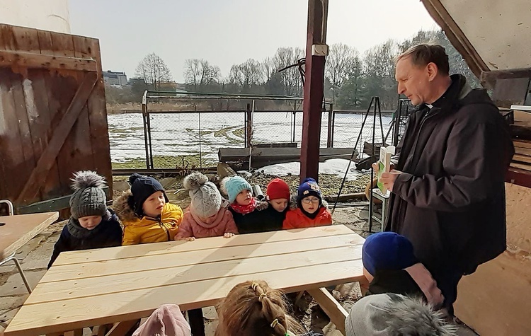 Pozimowy oblot pszczół w parafii