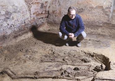 Kościół Wszystkich Świętych jest przykładem śląskiej późnobarokowej architektury sakralnej. Obecny kształt  zyskał w 1748 roku,  po odbudowie po pożarze.
