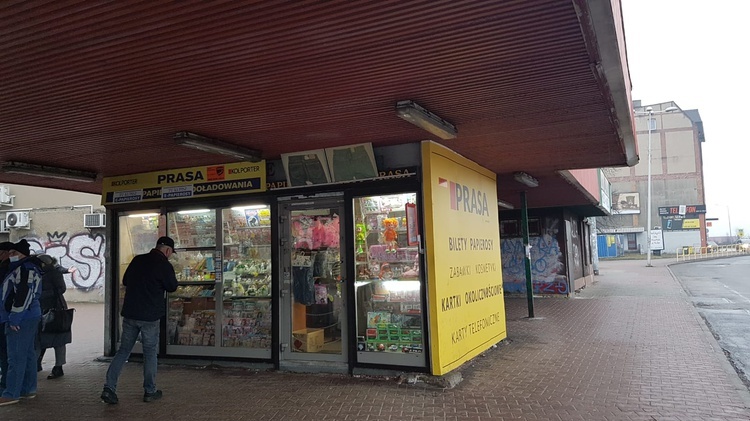 Mysłowice. Mieszkańcy z centrum bronią... kiosku