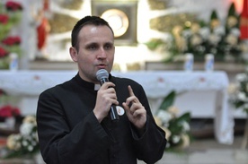 Ks. Jakub Bartczak.