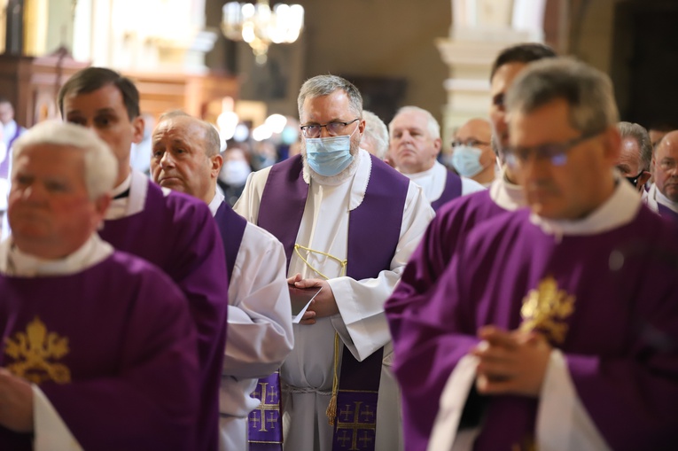 Pokutna modlitwa kapłanów w Kalwarii Zebrzydowskiej