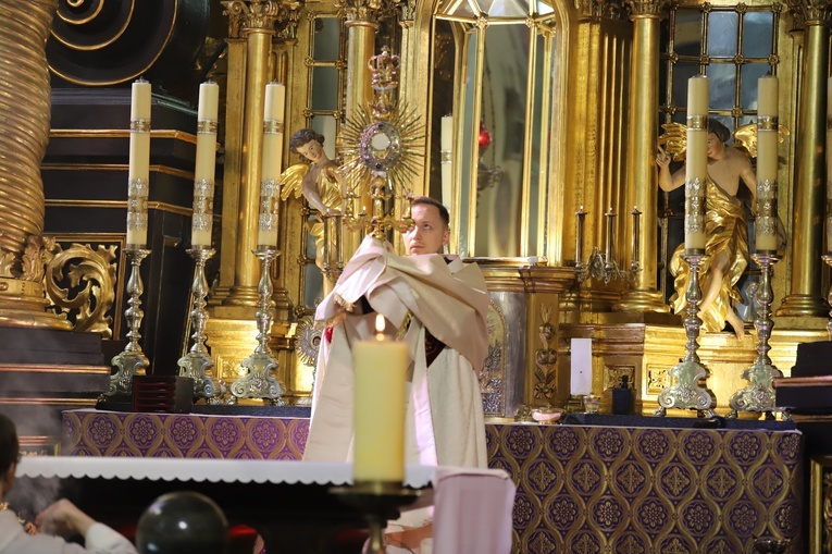 Pokutna modlitwa kapłanów w Kalwarii Zebrzydowskiej