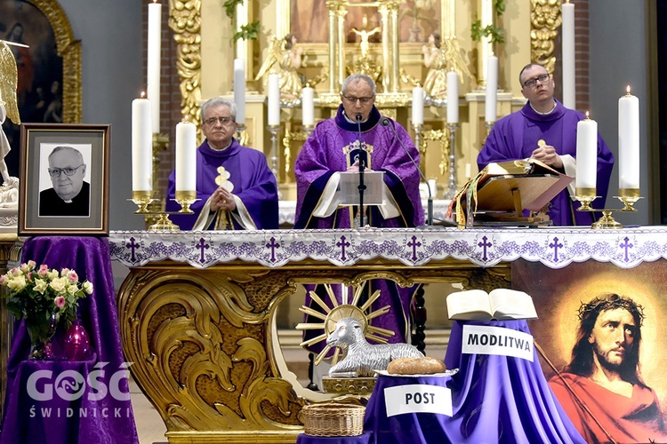 Rekolekcje z bp. Antonim Długoszem w Pieszycach