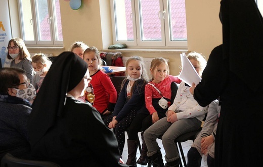 Dzień mam, córek i... sióstr duchaczek w Międzybrodziu Bialskim