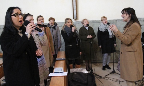 Zespół Glora Dei towarzyszył oazowiczom podczas spotkania na Zasolu.