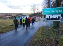 ▼	Uczestnicy dotarli do Wambierzyc, gdzie czekała na nich trasa dróżkami tamtejszej kalwarii.