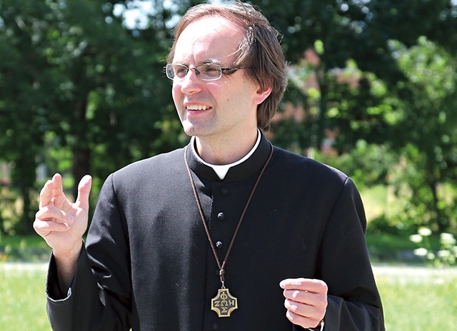 Ks. Ryszard Piętka, diecezjalny moderator ruchu, zaprasza  do świętowania setnych urodzin założyciela oazy.