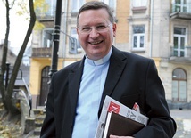 ▲	Ksiądz profesor od lat popularyzuje wiedzę biblijną.