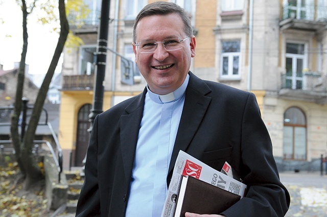 ▲	Ksiądz profesor od lat popularyzuje wiedzę biblijną.