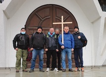 	Członkowie wspólnoty wędrówkę rozpoczęli w kościele Matki Bożej Królowej Polski w Elblągu.