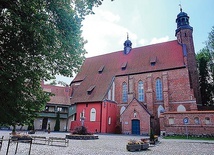 	Żukowska parafia pw. Wniebowzięcia NMP jest jednym z miejsc formacji.