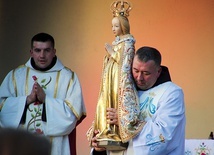 ▲	Ojcowie bernardyni (na zdjęciu o. Ekspedyt) od wieków szerzą kult Maryi w sanktuarium Królowej Mazowsza i Kujaw.