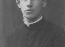 Zdjęcie wykonane w pierwszych latach kapłaństwa.