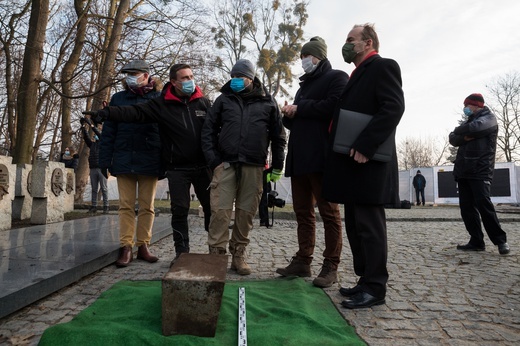 Ekshumacja na cmentarzu Obrońców Westerplatte