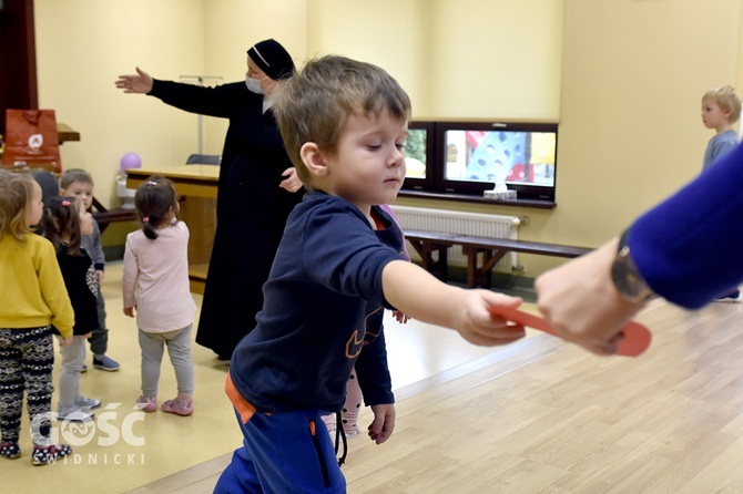 "960 godzin dla rodzin" w przedszkolu sióstr prezentek