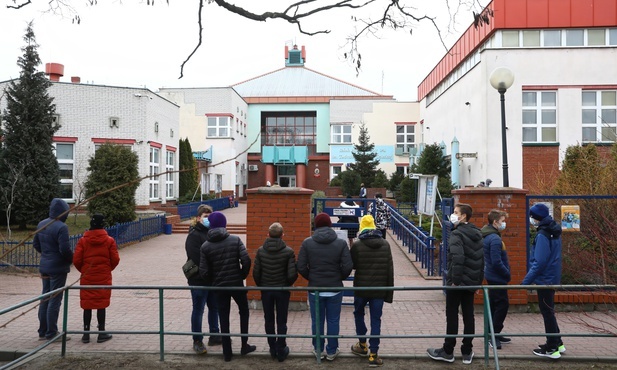 Na próbnym egzaminie ósmoklasisty - rozprawka lub opowiadanie o bohaterze z lektury