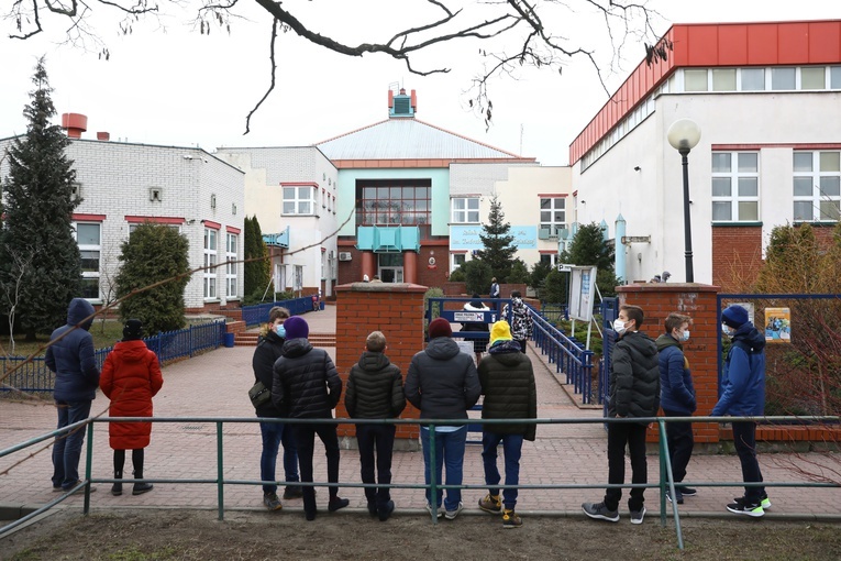 Na próbnym egzaminie ósmoklasisty - rozprawka lub opowiadanie o bohaterze z lektury