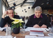 Krzysztof Antkowiak  i ks. Piotr Pawlukiewicz.