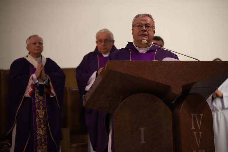 Abp Marek Jędraszweski w sanktuarium Najświętszej Rodziny