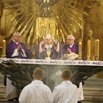 Abp Marek Jędraszweski w sanktuarium Najświętszej Rodziny