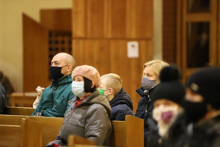 Abp Marek Jędraszweski w sanktuarium Najświętszej Rodziny