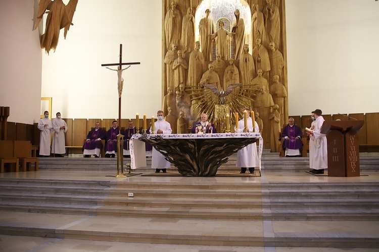 Abp Marek Jędraszweski w sanktuarium Najświętszej Rodziny