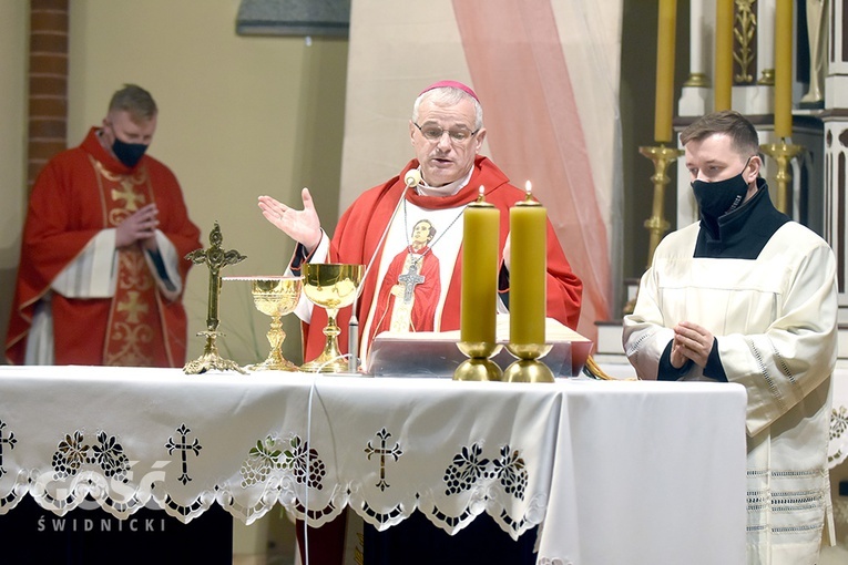 Relikwie ks. Popiełuszki w parafii pw. św. Józefa Obl. NMP
