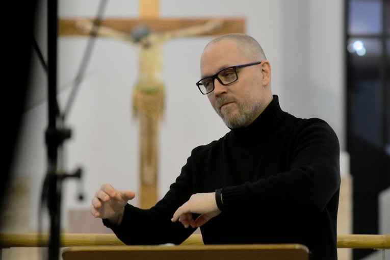 Mocni w wierze - Droga Krzyżowa "Ślad losu"