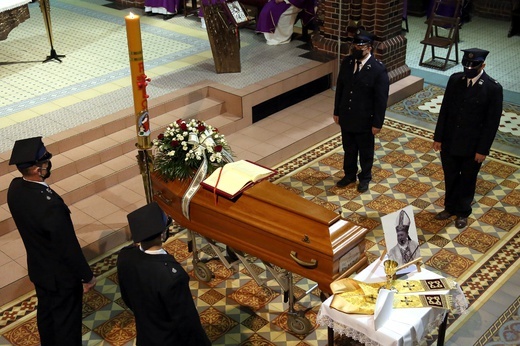 Pogrzeb śp. bp. Gerarda Kusza - eksporta w katedrze, cz. 2.