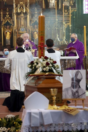 Pogrzeb śp. biskupa Gerarda Kusza - Msza w katedrze