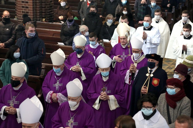 Pogrzeb śp. biskupa Gerarda Kusza - Msza w katedrze