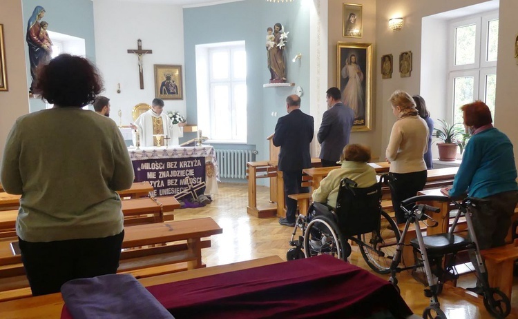 Msza św. odpustowa w kaplicy św. Józefa Katolickiego Domu Opieki w Bielsku-Białej.
