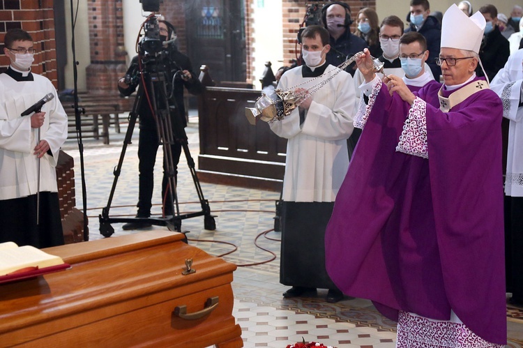 Pogrzeb śp. biskupa Gerarda Kusza - Msza w katedrze