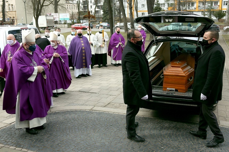 Pogrzeb śp. biskupa Gerarda Kusza - Msza w katedrze