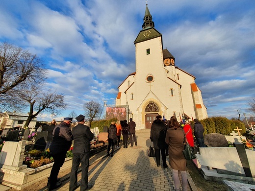 Pogrzeb śp. biskupa Gerarda Kusza w Dziergowicach - cz. 1.