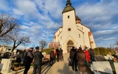 Pogrzeb śp. biskupa Gerarda Kusza w Dziergowicach - cz. 1.