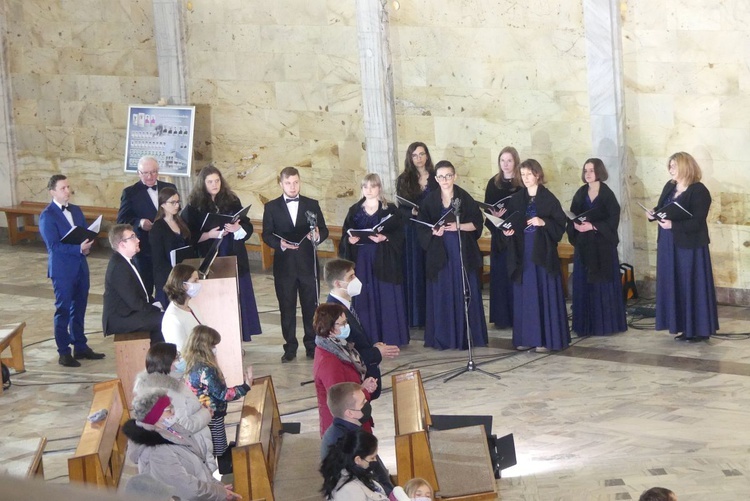 Uroczystość św. Józefa na Złotych Łanach z bp. Romanem Pindlem