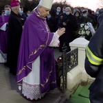 Pogrzeb śp. biskupa Gerarda Kusza w Dziergowicach - cz. 2.